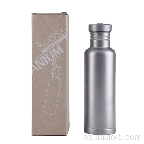 Botella de agua deportiva de titanio con tapa